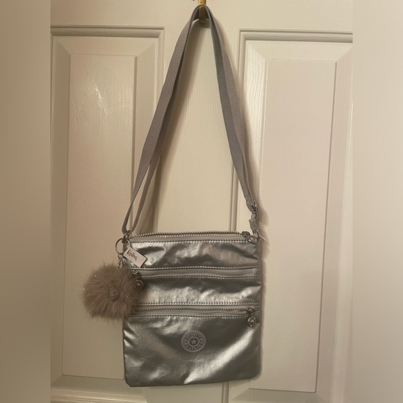 🐵 KIPLING 🙊 Cross body bag/Metallic/New without Tags/Pom pom monkey keychain - Picture 1 of 4